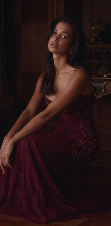 Glamorous Evening Gown for Confident Women